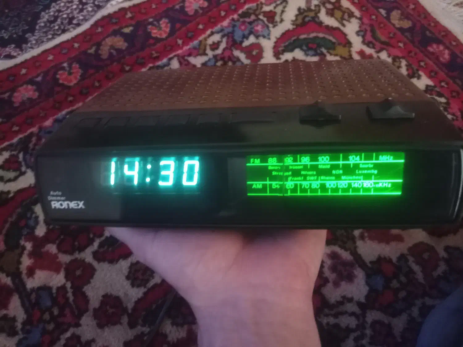 رادیو ساعت خیلی قدیمی|کلکسیون اشیاء عتیقه|ملایر, |دیوار