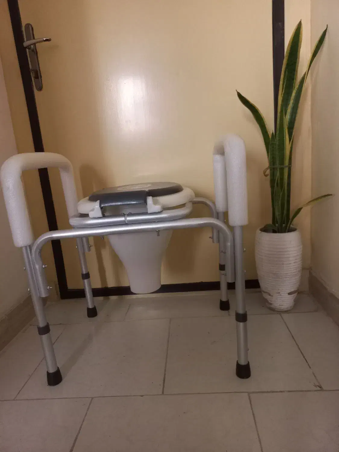 توالت فرنگی مبله مندرج|لوازم سرویس بهداشتی|محمدیه-قزوین, |دیوار