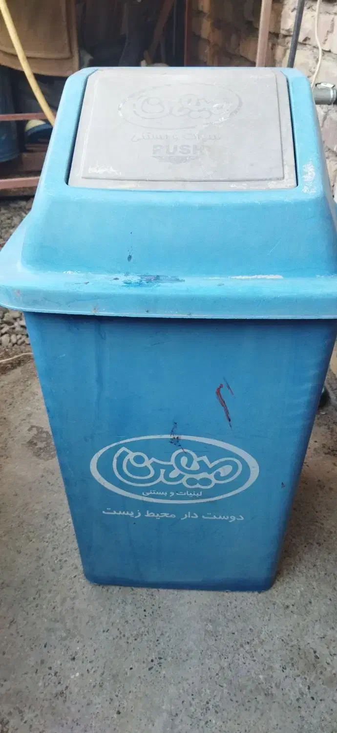 دوتا عدد سطل اشغالی بزرگ|ظروف نگهدارنده، پلاستیکی، یک‌بارمصرف|زابل, |دیوار