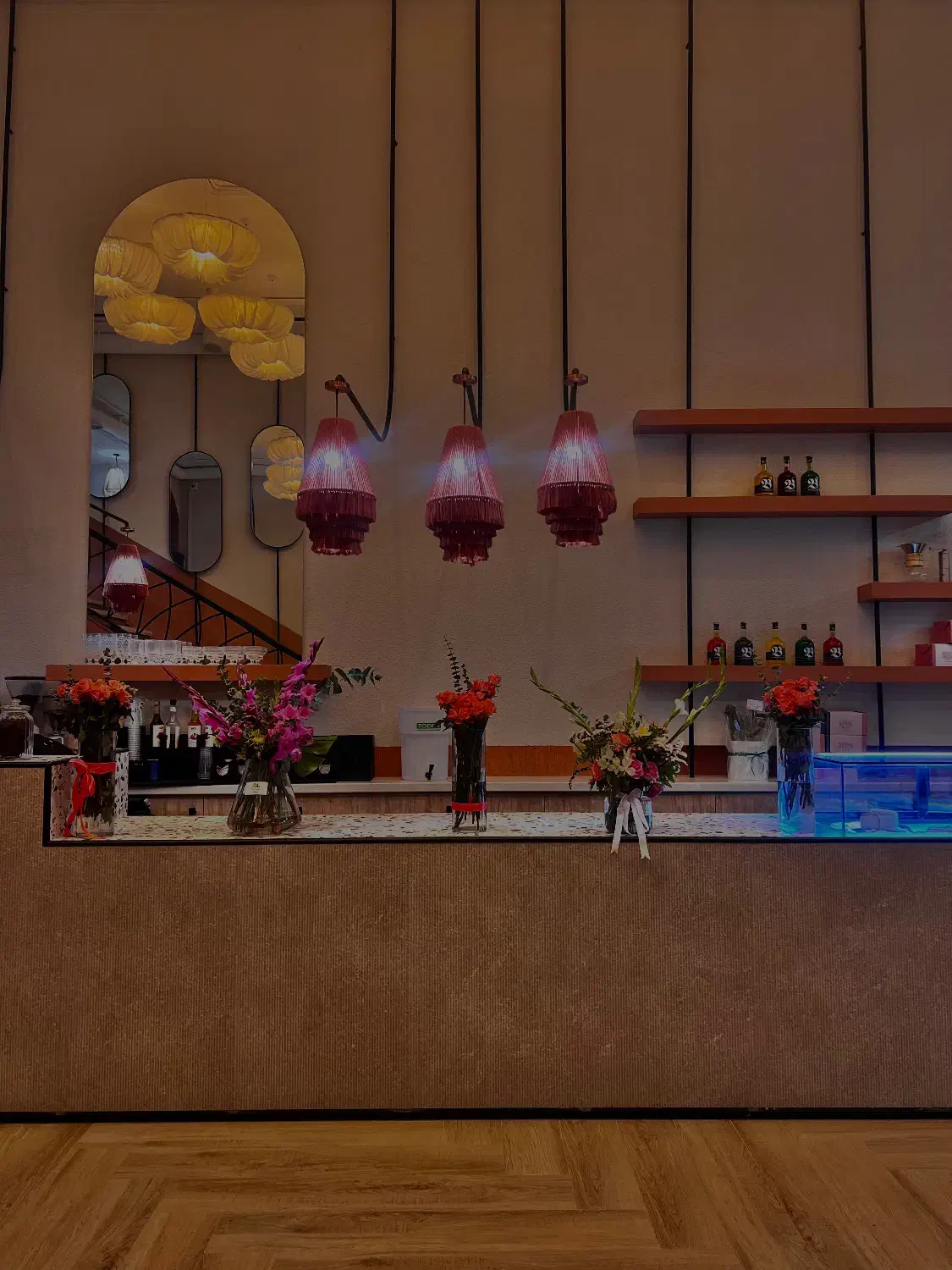 آشپز و کمک آشپز با سابقه پاره وقت|استخدام خدمات فروشگاه و رستوران|اردبیل, |دیوار