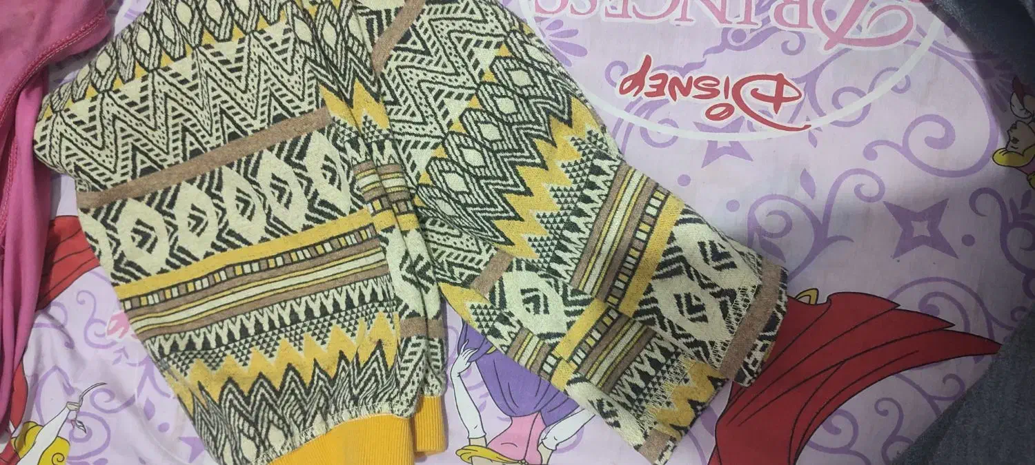 لباس بچگانه|لباس|بشاریات, |دیوار