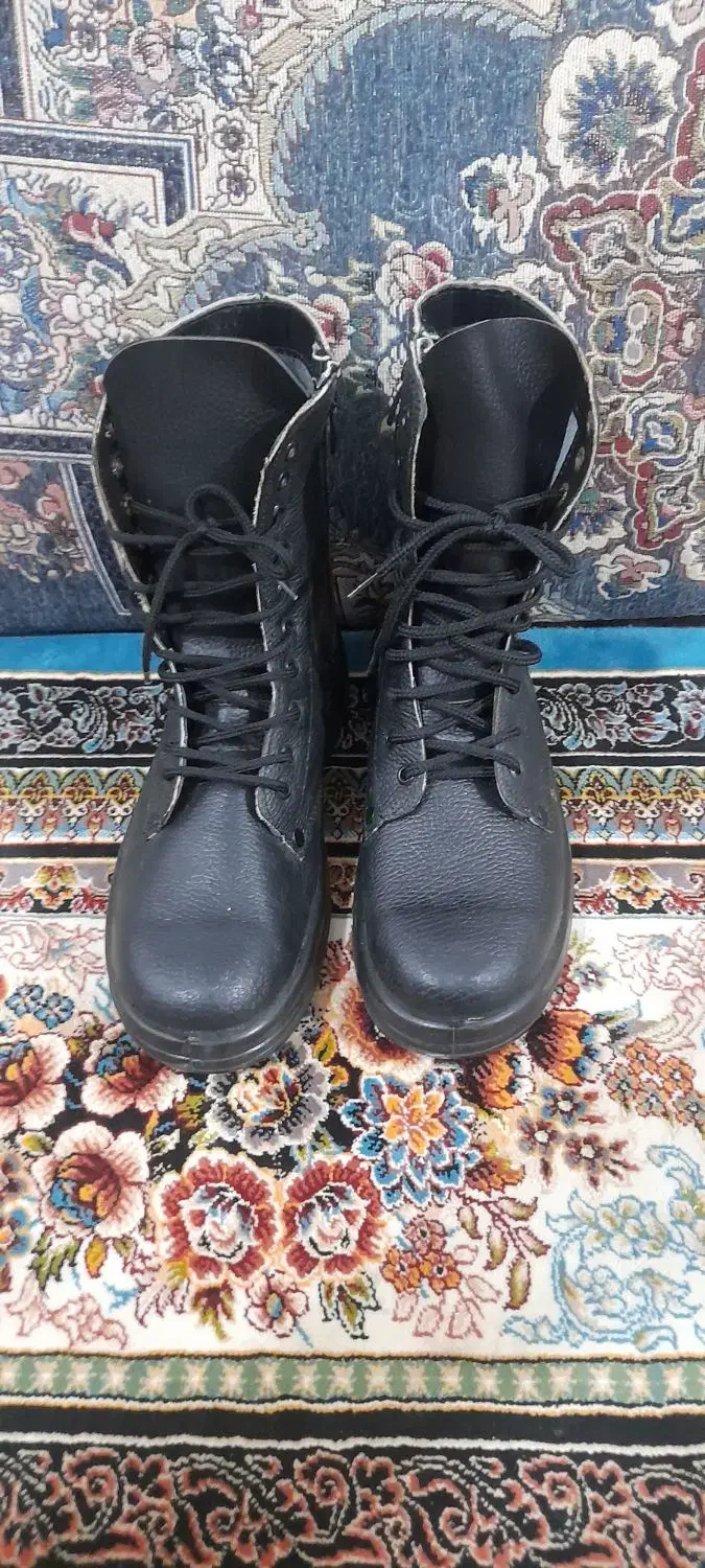 پوتین|کیف، کفش، کمربند|خان ببین, |دیوار