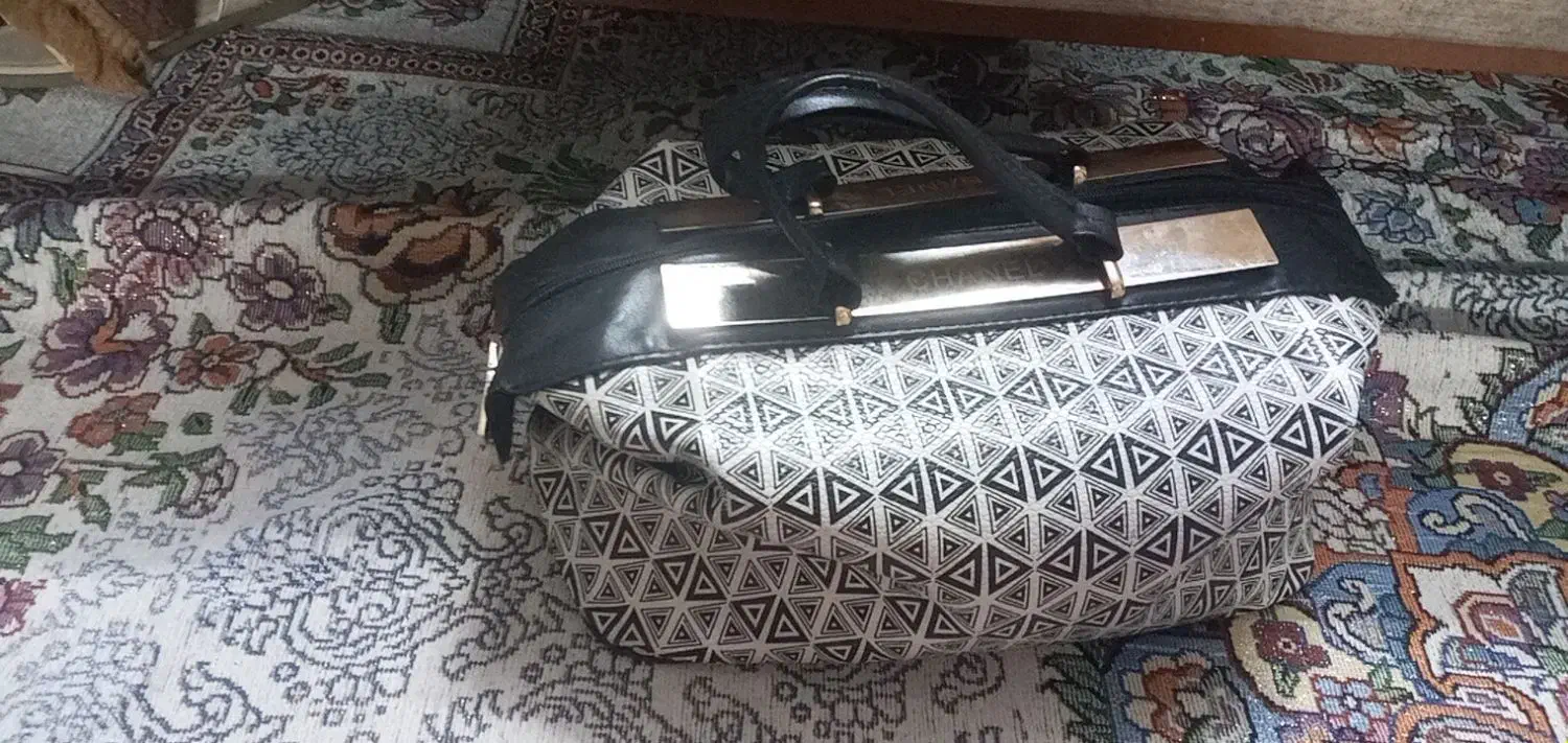 کیف زنانه|کیف، کفش، کمربند|قم, وادی السلام|دیوار