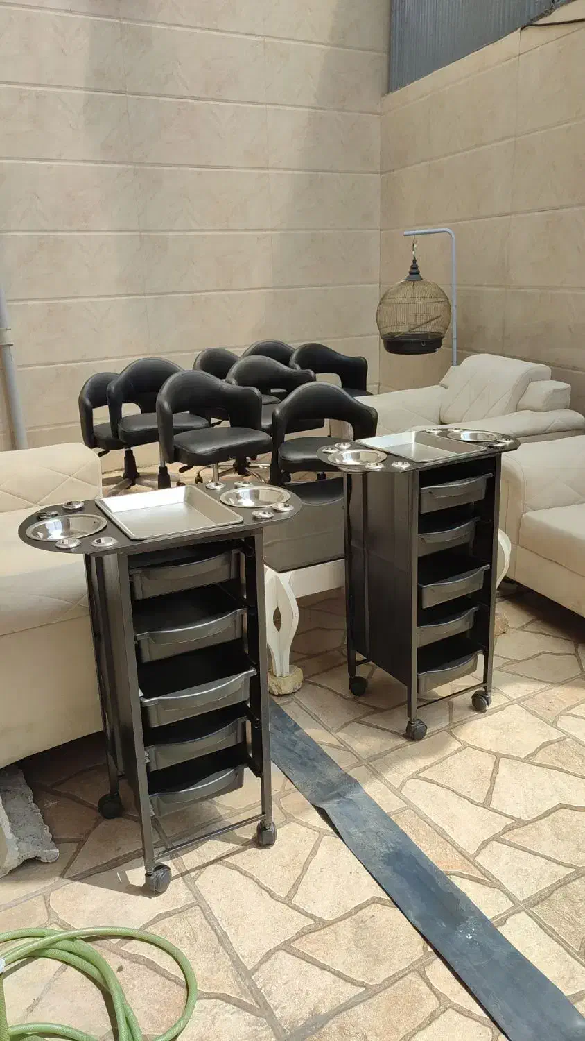 ترولی و صندلی چرمی جکدار|آرایشگاه و سالنهای زیبایی|رشت, دیانتی|دیوار