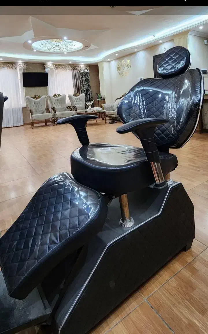 صندلی ارایشگاه تخت خواب شو کاملا سالم و نو|آرایشگاه و سالن‌های زیبایی|فومن, |دیوار