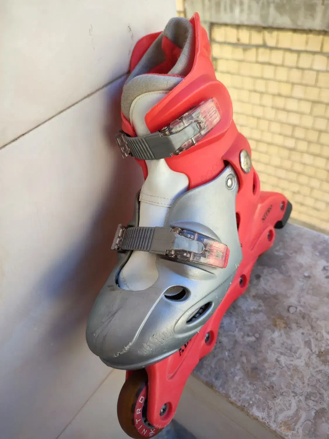 کفش اسکیت ۱۶۰۰|دوچرخه، اسکیت، اسکوتر|کرمانشاه, |دیوار