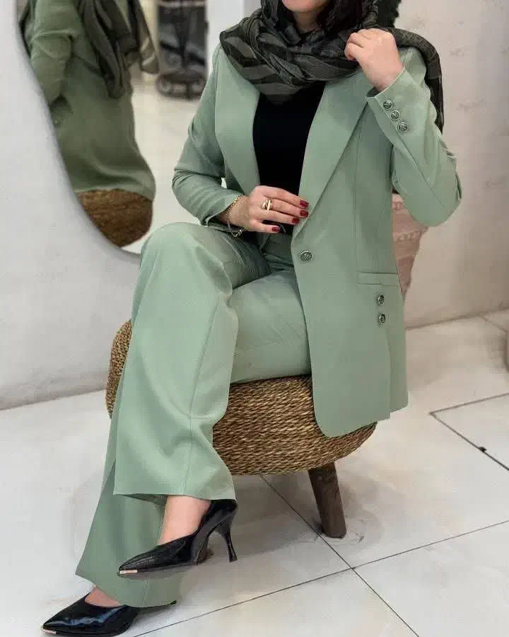 کت و شلوار|لباس|ری, دیلمان|دیوار