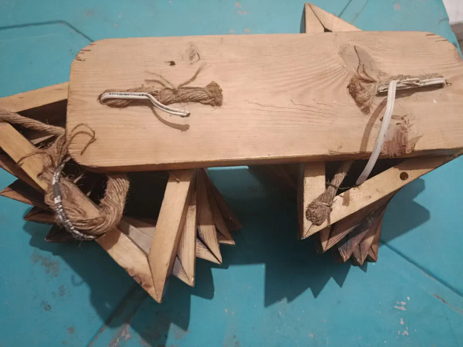 لوستر چوبی|لوستر و چراغ آویز|قم, وادی السلام|دیوار