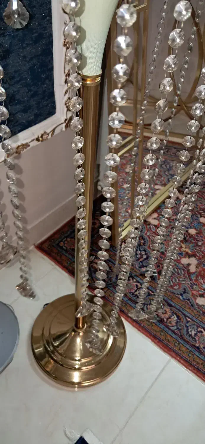 آباژور ایستاده|چراغ خواب و آباژور|پرند, فاز ۵|دیوار