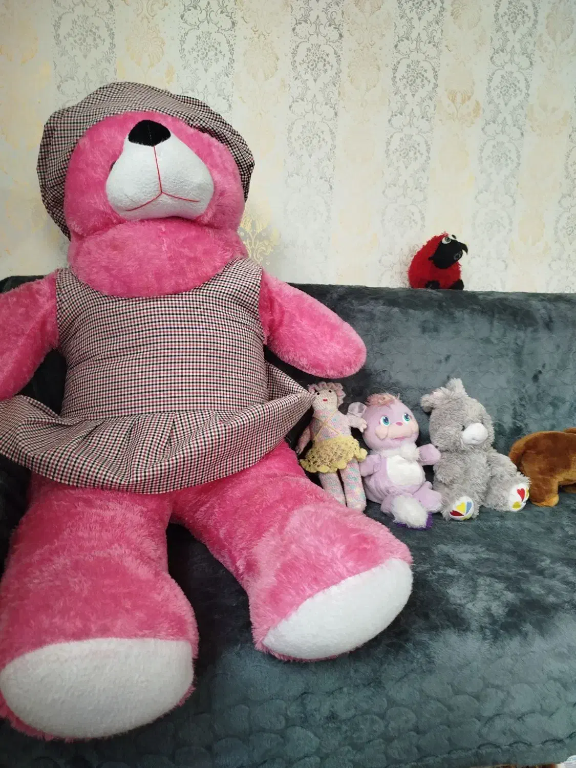 عروسک|اسباب‌‌بازی|شاهین دژ, |دیوار