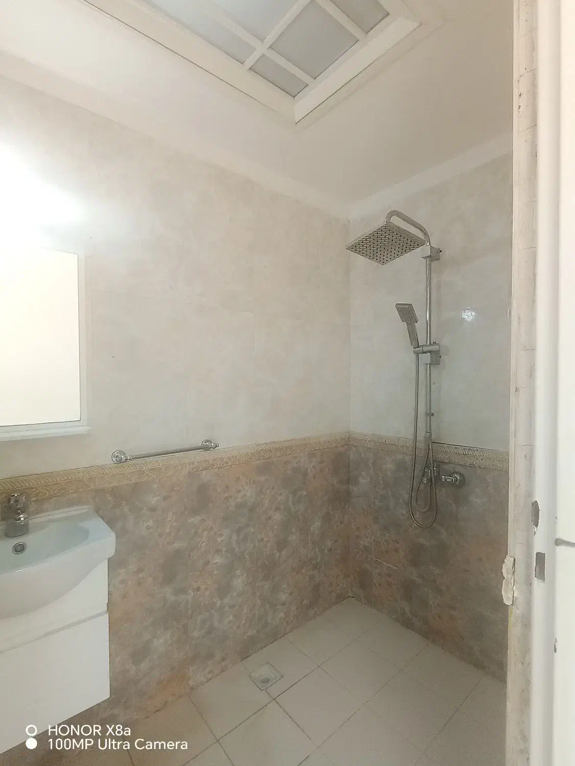 اجاره آپارتمان ۳ خوابه دریاچه چیتگر/منطقه۲۲