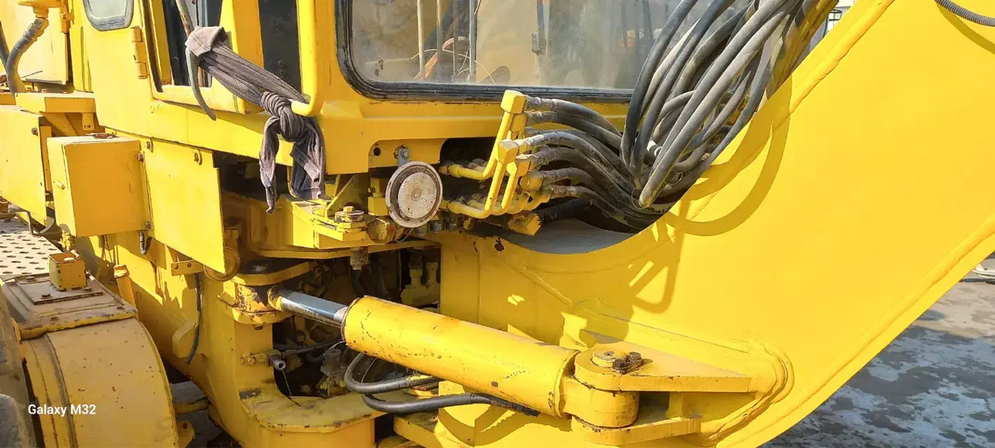 گریدر فوقالعاده تمیز آماده کارِ سنگین|خودرو سنگین|اصفهان, تخت فولاد|دیوار