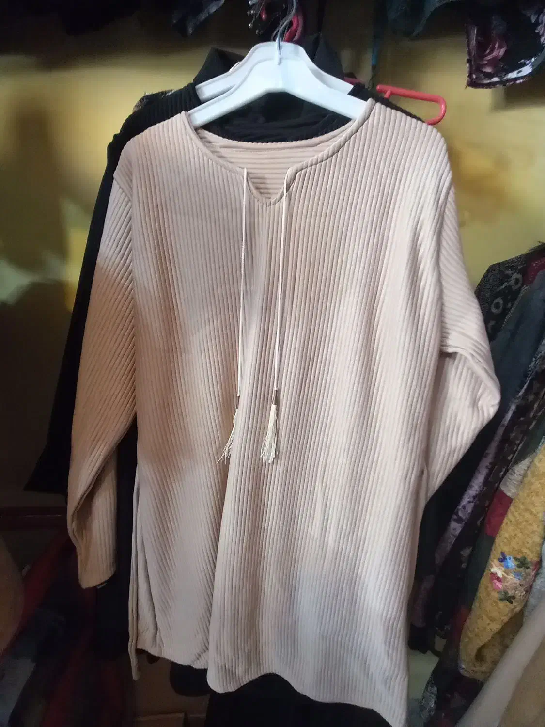 لباس|لباس|تیران, |دیوار