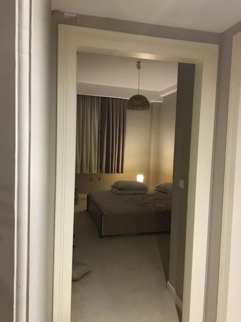 آپارتمان سه خوابه فول تخلیه املاک هستم