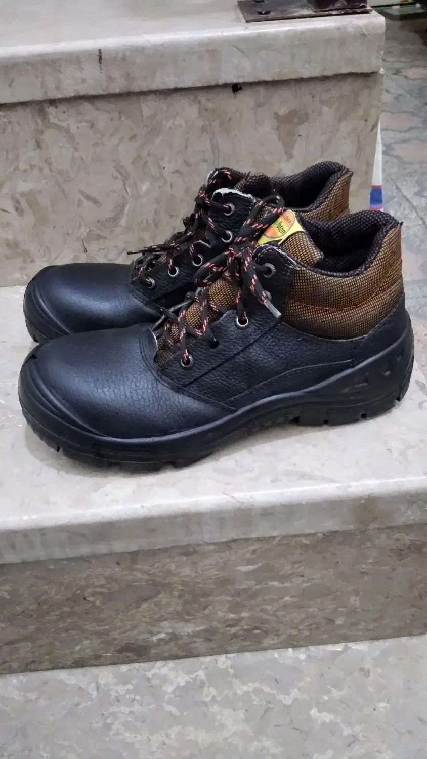 کفش ایمنی|کیف، کفش، کمربند|مرودشت, بیست متری بیمارستان|دیوار