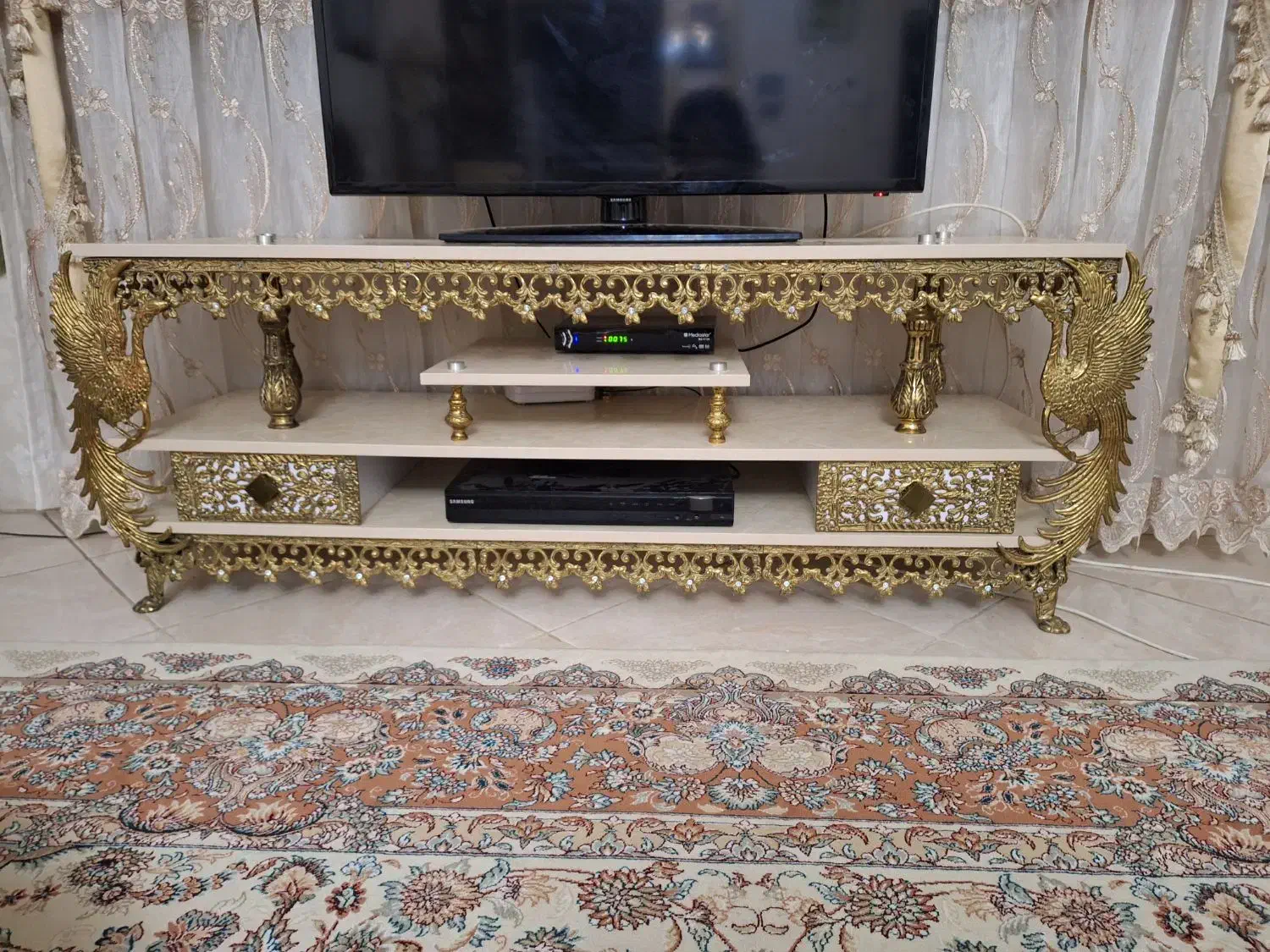 میز تلویزیون، بوفه، ساعت ایستاده برنز اصل و محکم|میز تلویزیون|محمدشهر, محمدشهر|دیوار