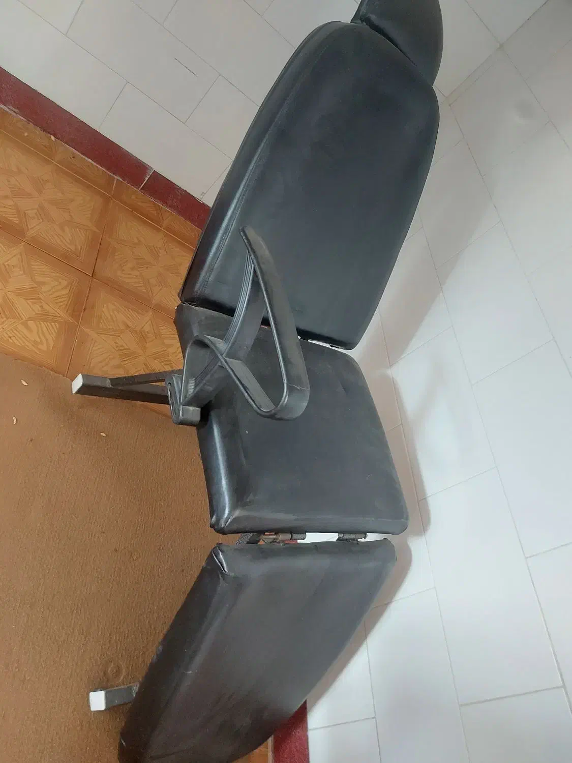 صندلی|آرایشگاه و سالن‌های زیبایی|میانه, |دیوار