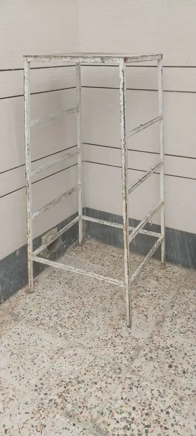 چهارپایه فلزی|صندلی و نیمکت|شوشتر, |دیوار