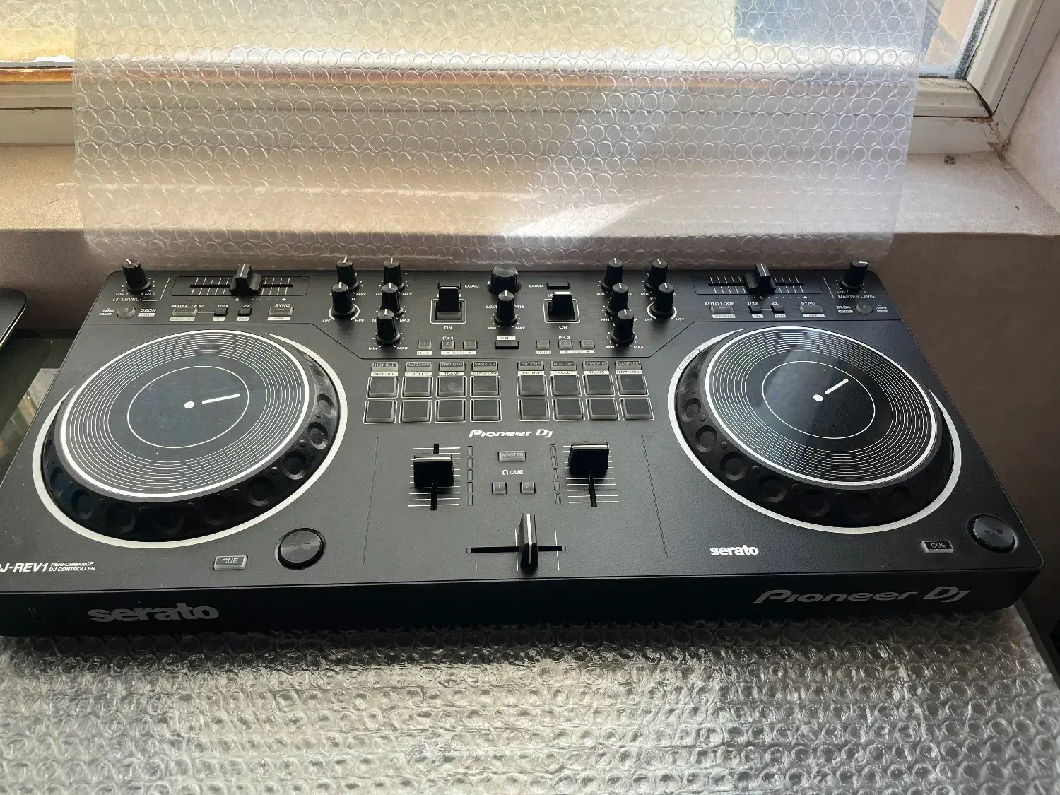 فروش دستگاه دی جی مینی لانچ پد میز دیجی دوعددکابل|آلات موسیقی|شهرکرد, |دیوار