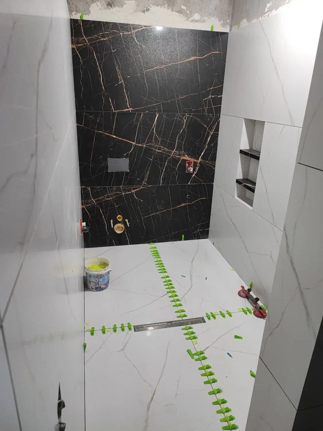 کارگر کاشی کاری|استخدام معماری، عمران و ساختمانی|رشت, بازار|دیوار