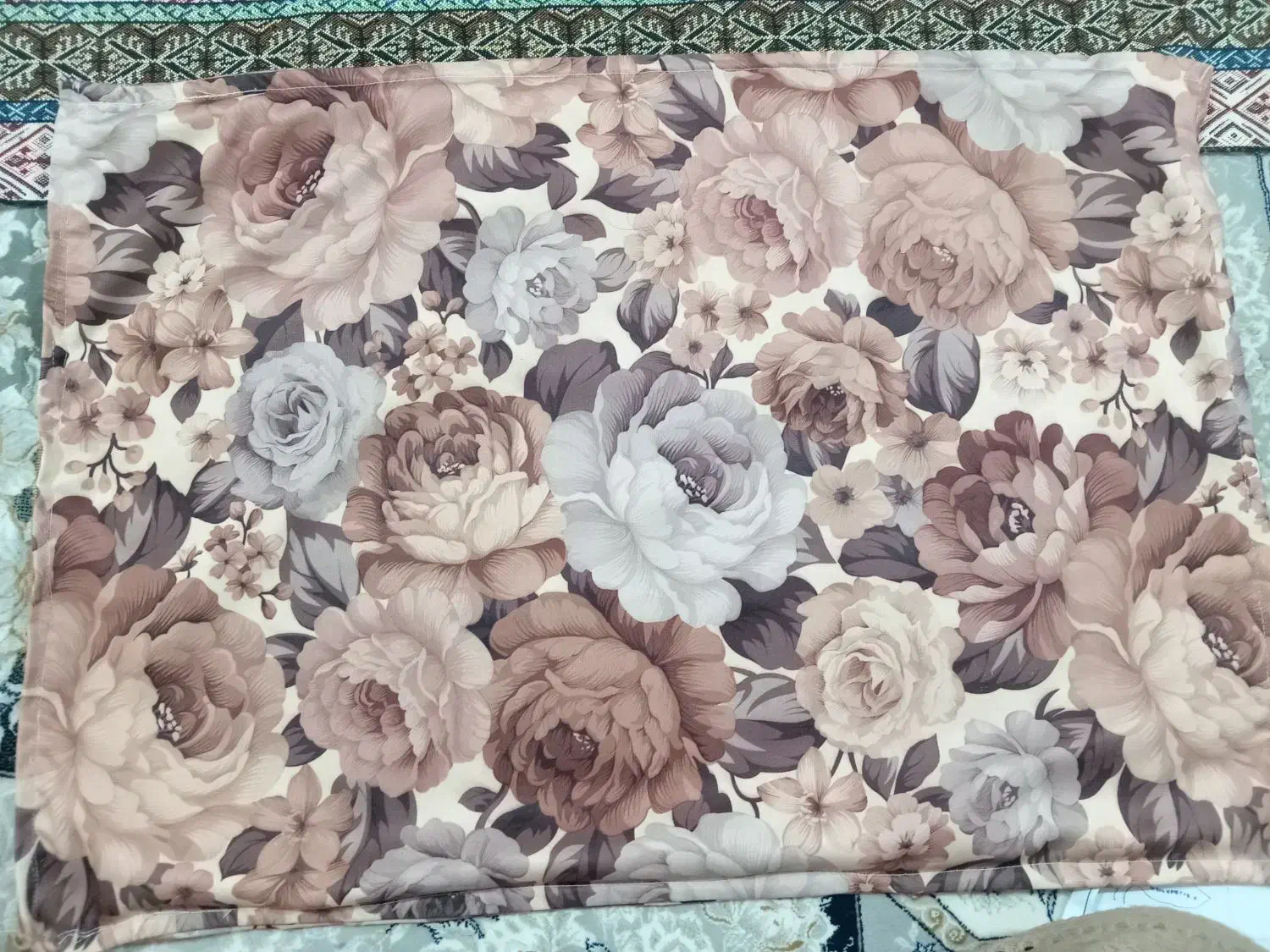 بالشت|رختخواب، بالش، پتو|شیروان (خراسان), |دیوار