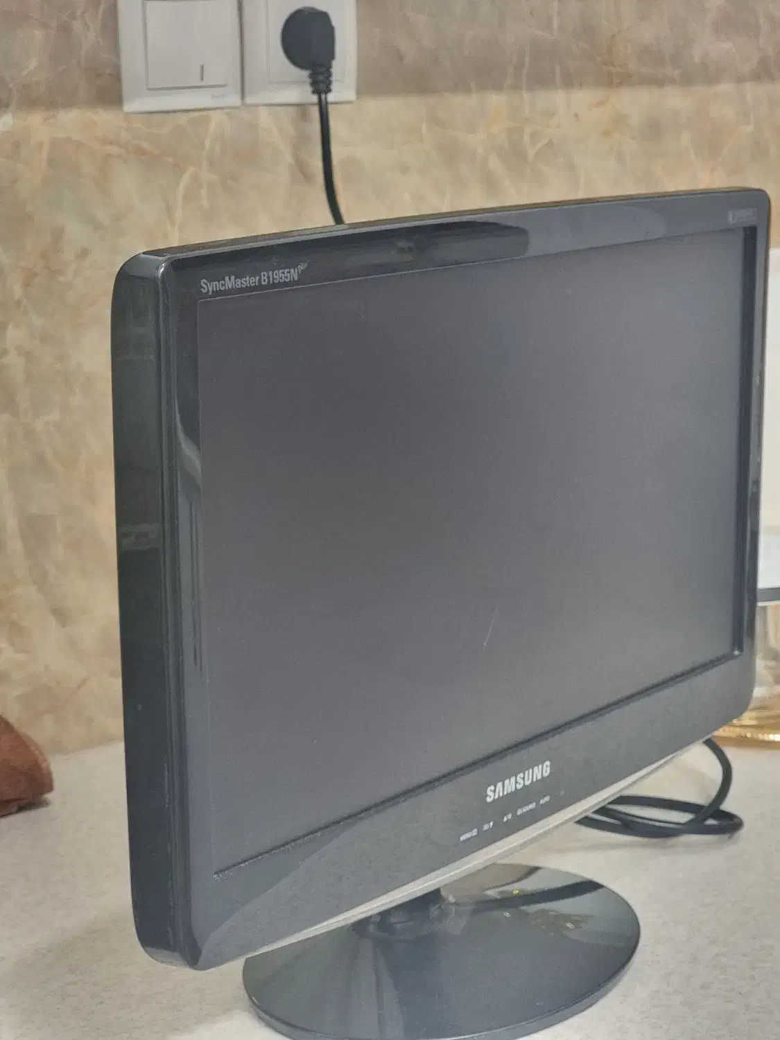 مانیتور تلویزیون سامسونگ نمایشگر ۱۹ اینچ درحد نو|قطعات و لوازم جانبی رایانه|قم, سراجه (۱۵ خرداد)|دیوار