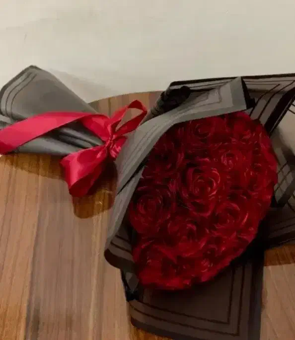 روبانی|گل مصنوعی|قم, ولیعصر|دیوار