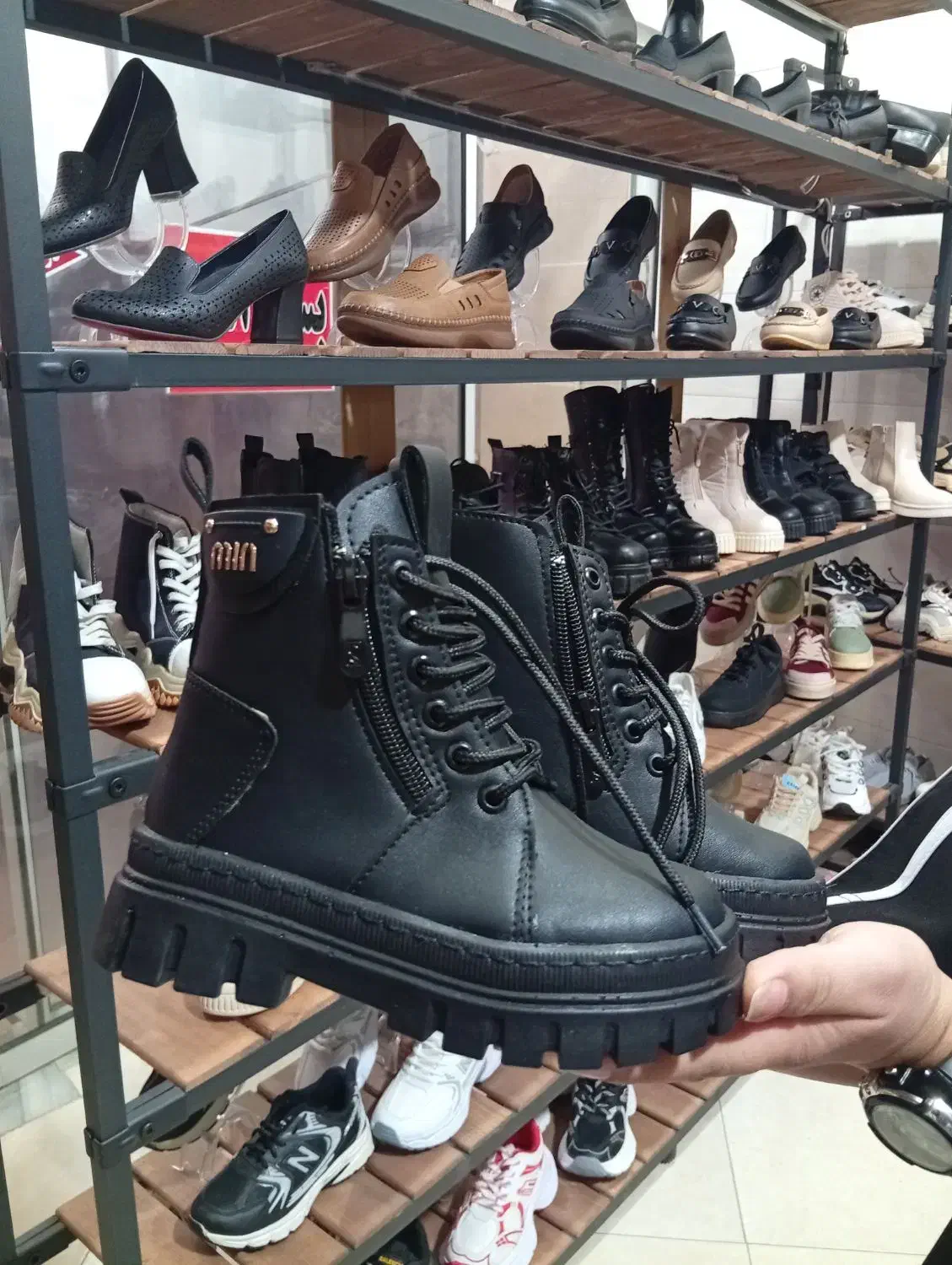 چک بوت و کیف زنانه  شرایط 2ماه|کیف، کفش، کمربند|حمیدیا, |دیوار