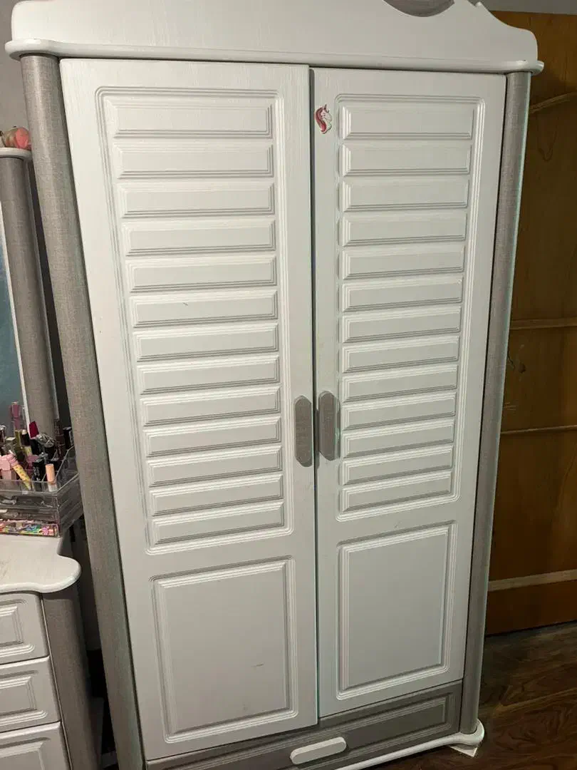 میز تحریر،میز آرایش،کمد،بوفه،تخت یک نفره|تخت و سرویس خواب|شیراز, شهرک ایثار|دیوار