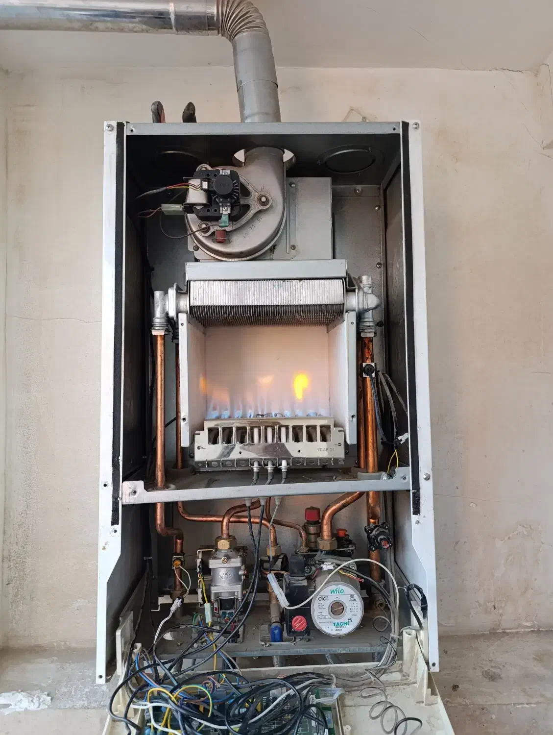 تعمیر و سرویس پکیج و آبگرمکن تضمینی|خدمات پیشه و مهارت|چهارباغ, |دیوار