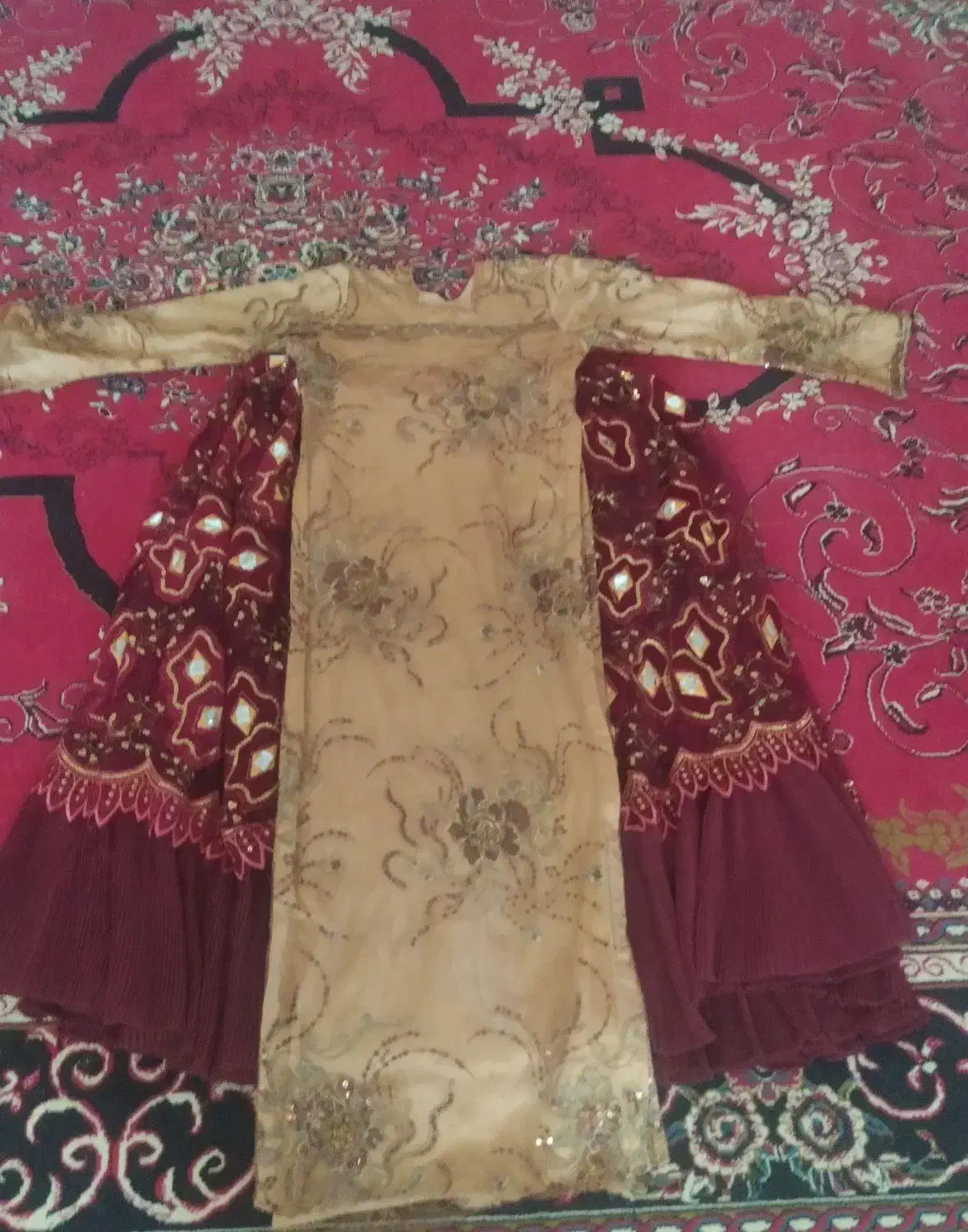 لباس محلی|لباس|سیسخت, |دیوار