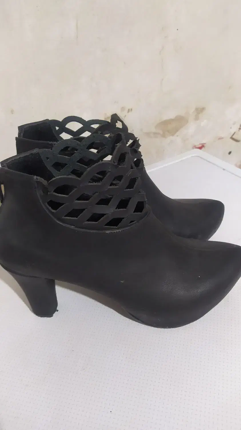 کفش مجلسی|کیف، کفش، کمربند|اسفراین, |دیوار