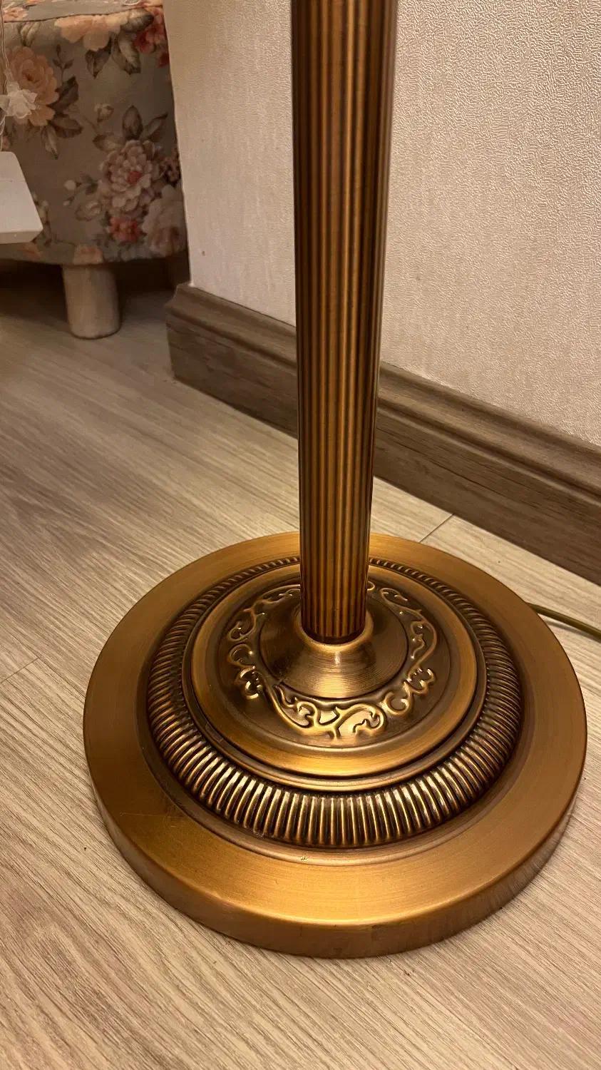 آباژور کنار سالنی برنز آباژور ایستاده|چراغ خواب و آباژور|تهران, صادقیه|دیوار