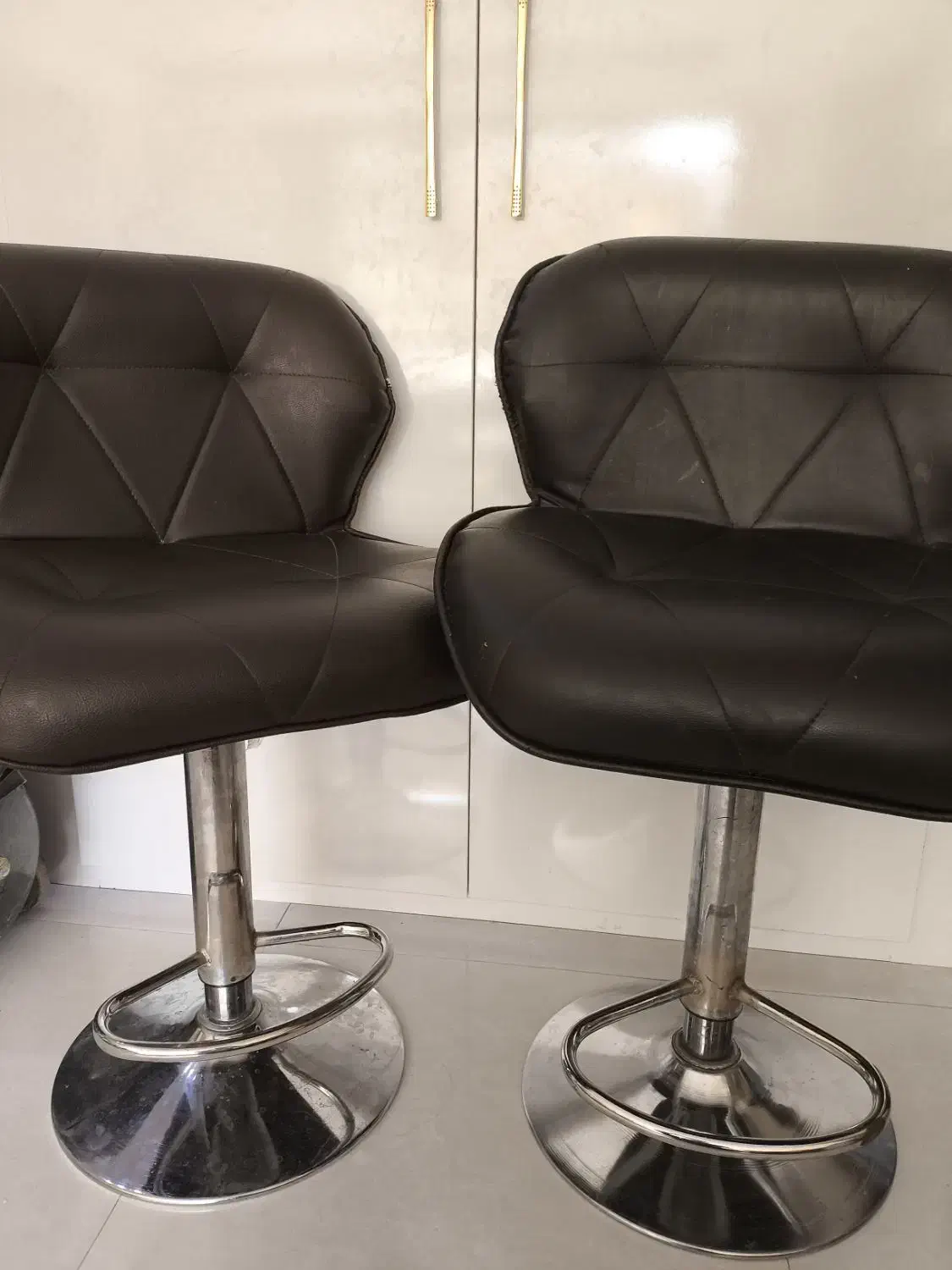 یک جفت صندلی اپن چرم|صندلی و نیمکت|مشهد, هفت تیر (حافظ)|دیوار