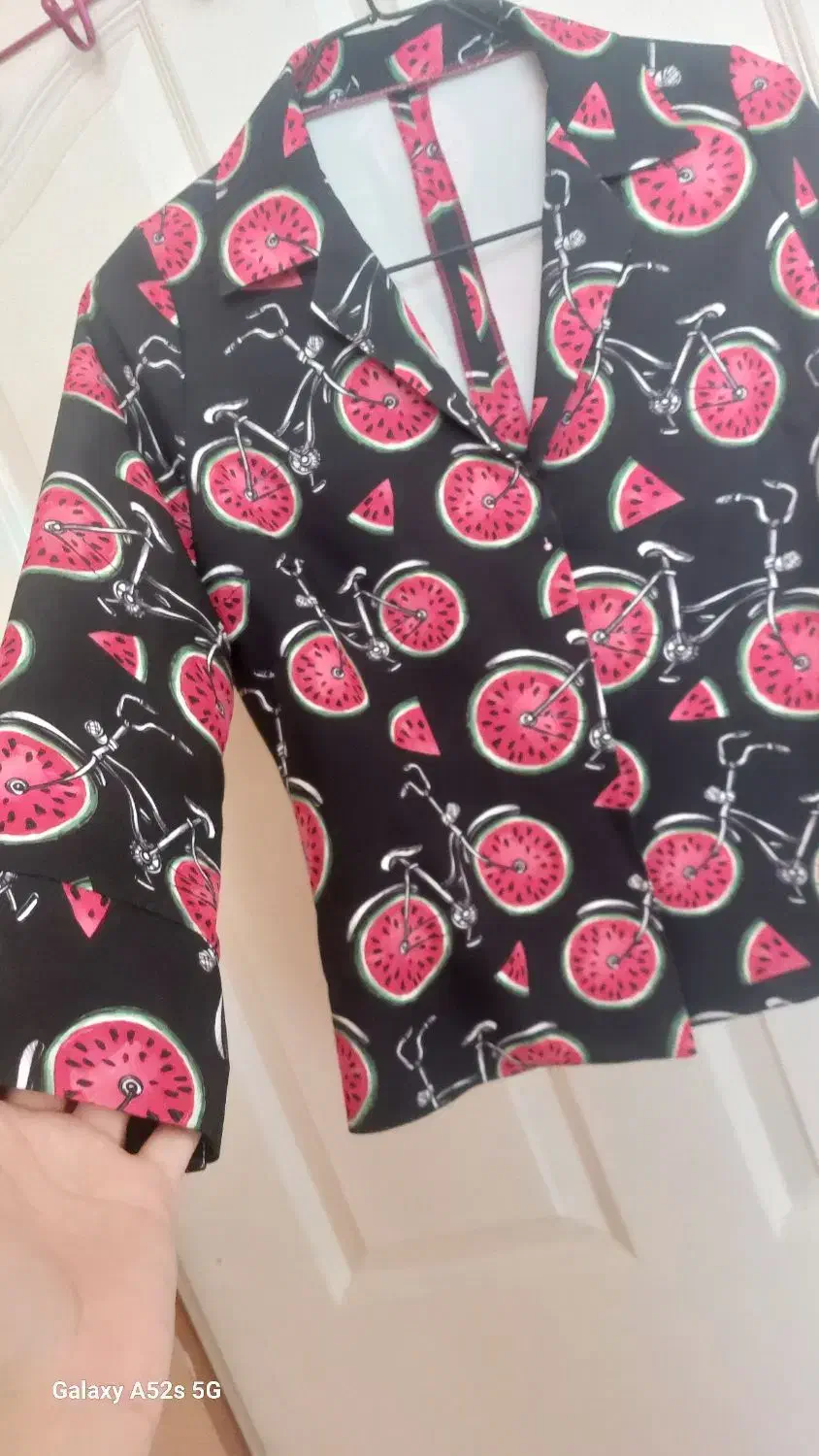 لباس یلدایی|لباس|گلبهار, شهر جدید گلبهار|دیوار