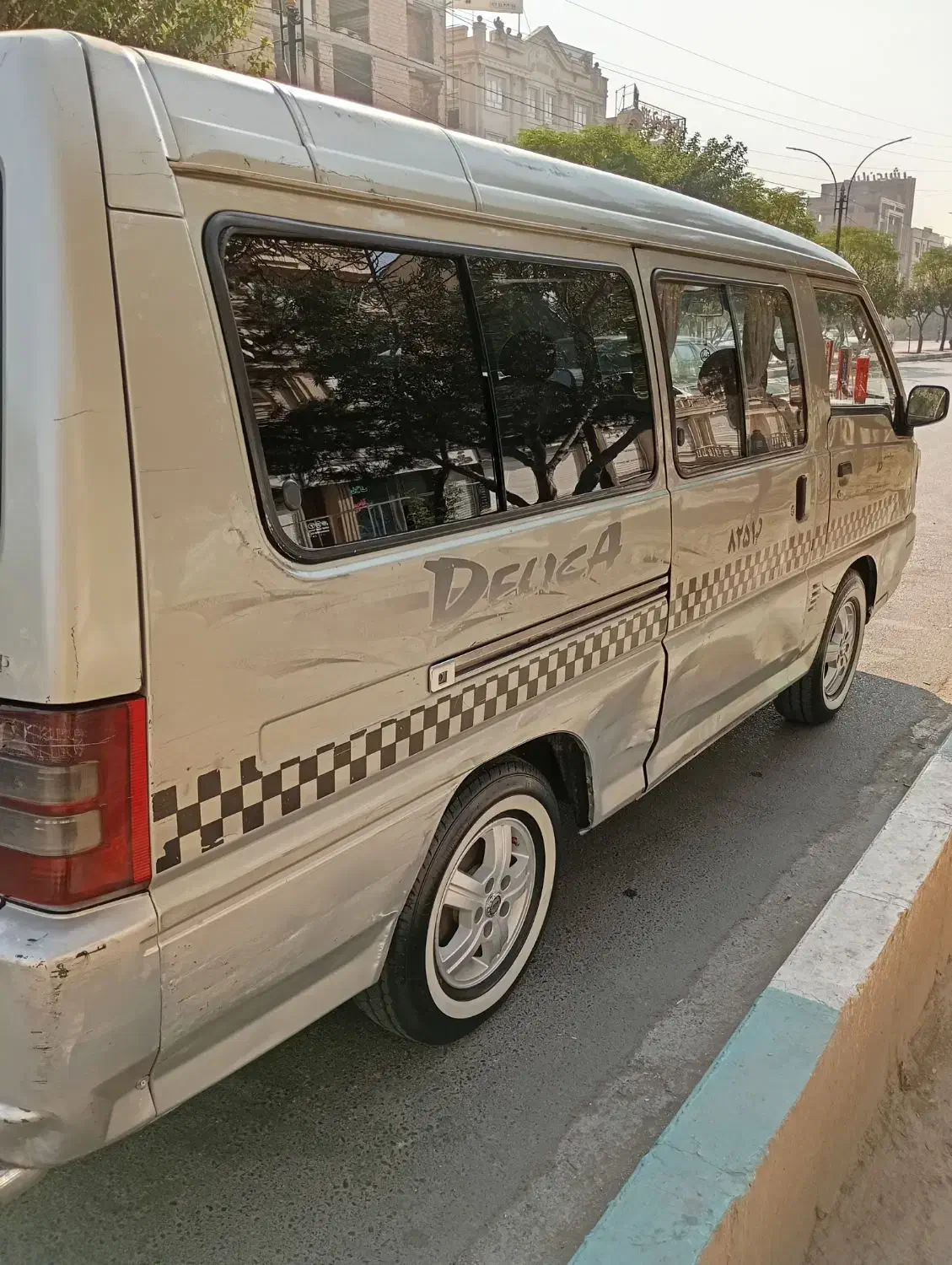 ون تاکسی دلیکا ۲۰۰۰|خودرو سواری و وانت|تهران, امیریه|دیوار