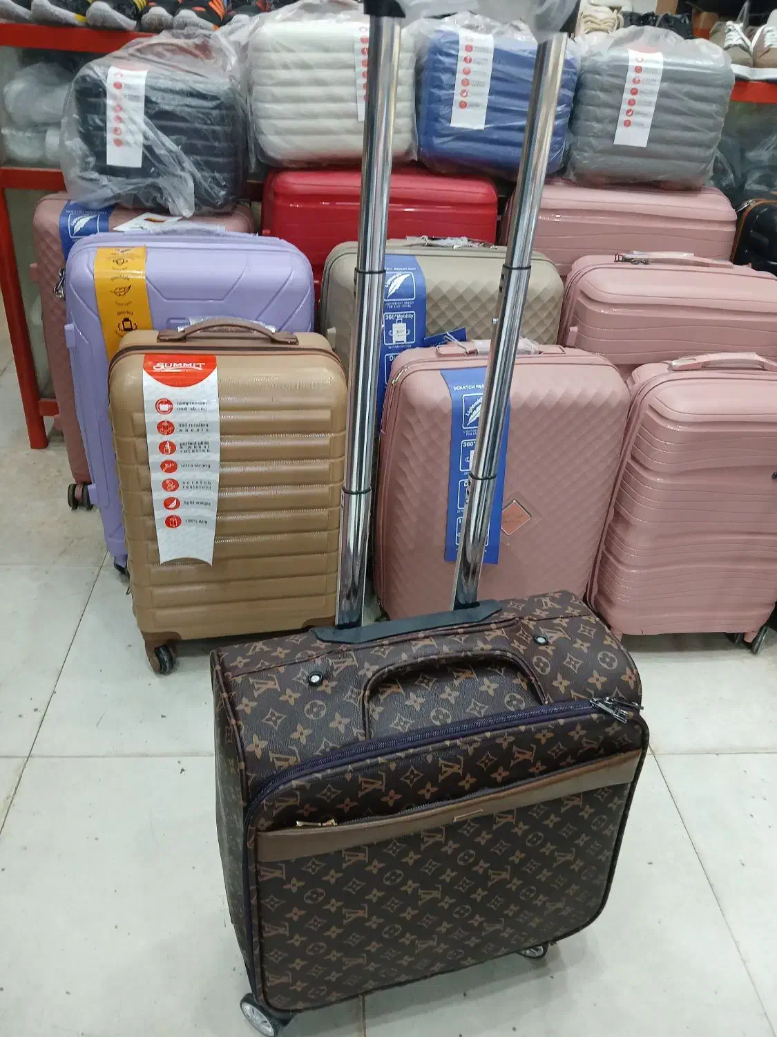 چمدان خلبانی|کیف، کفش، کمربند|اهواز, کمپلو جنوبی|دیوار