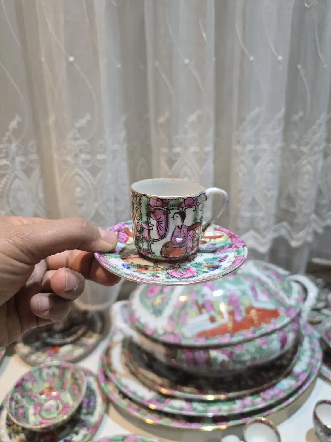 سرویس مرغی کامل غذاخوری بهشتی زمینه لیمویی قدیمی|ظروف سرو و پذیرایی|یزد, |دیوار