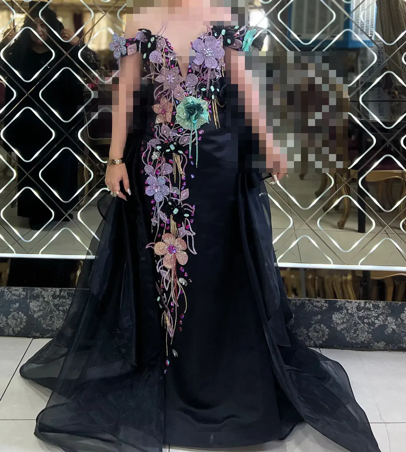 پیراهن مجلسی|لباس|سلماس, |دیوار