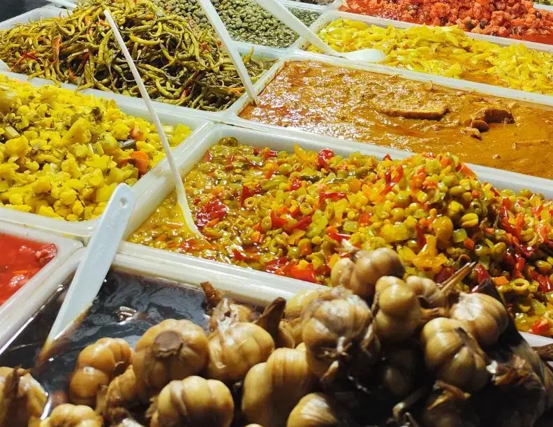 فروشنده جهت غرفه سوغات نمایشگاه|استخدام بازاریابی و فروش|بروجن, |دیوار