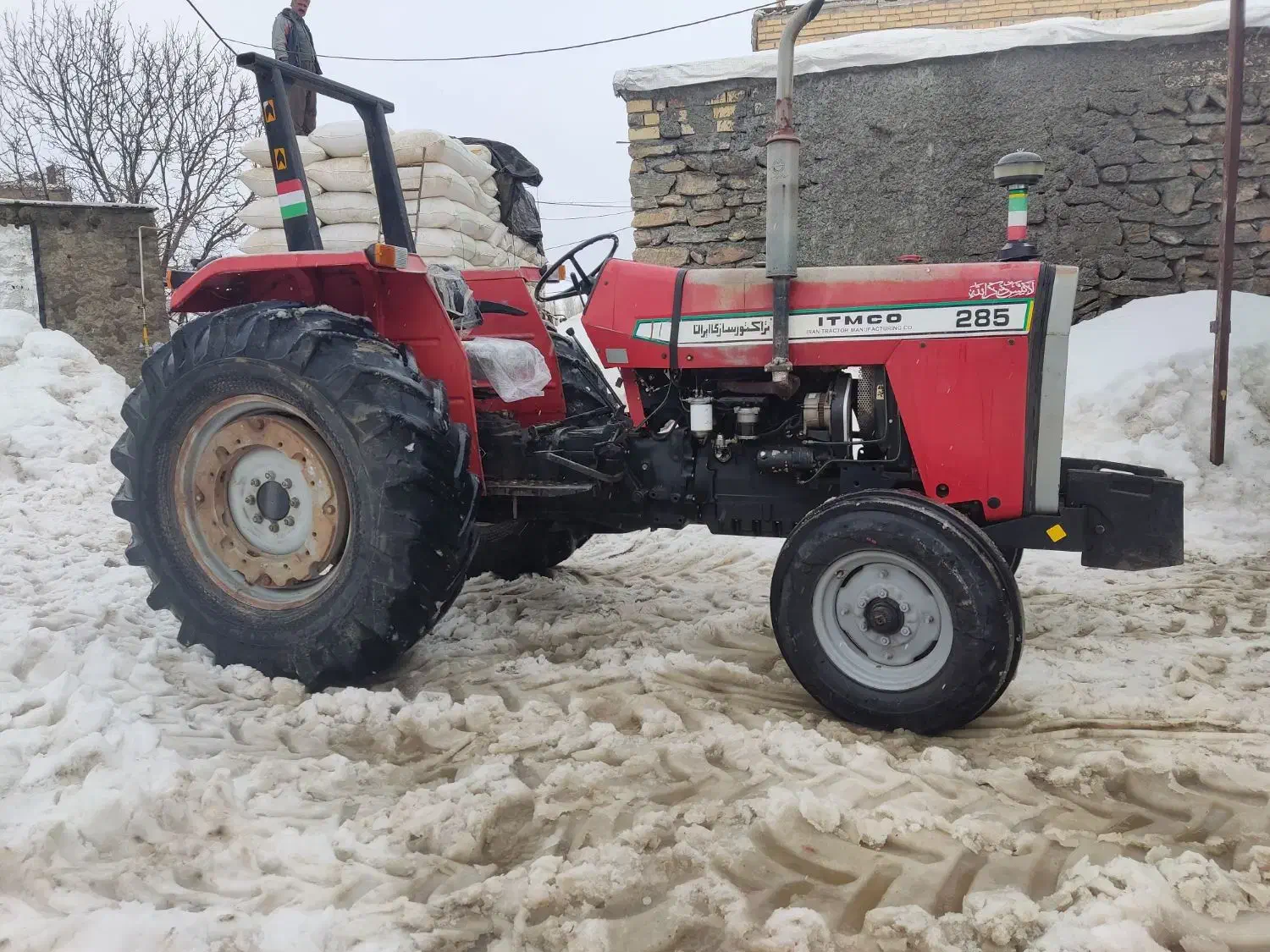 تراکتور|خودرو سنگین|دیواندره, |دیوار