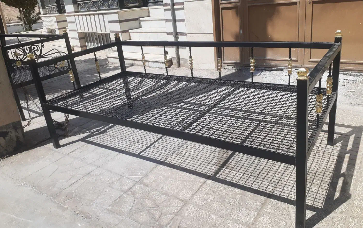 تولید و فروش تخت سنتی فلزی بارنگ کوره ای|تخت و سرویس خواب|اردکان, |دیوار