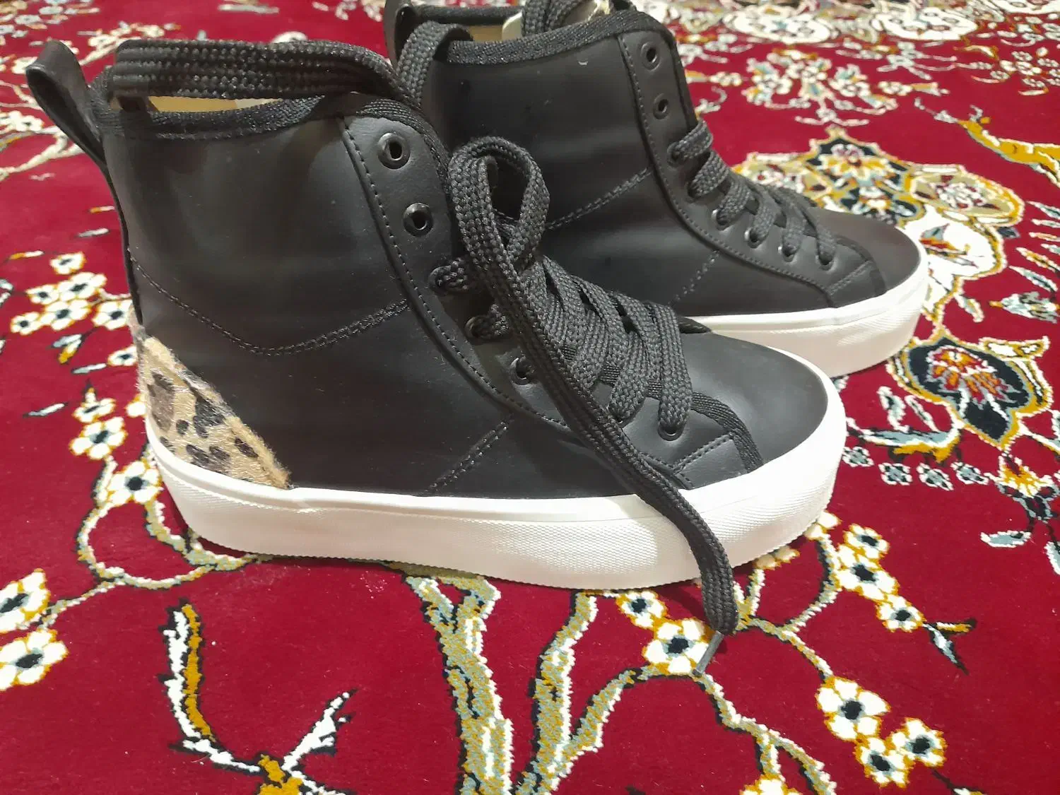 کفش کتونی ساقدار|کیف، کفش، کمربند|مسجد سلیمان, |دیوار