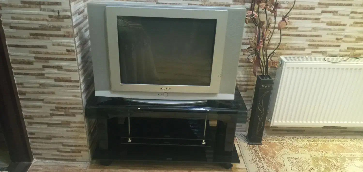 تلویزیون ۲۹اینچ سامسونگ اصل کره به همراه میز|تلویزیون و پروژکتور|قائمشهر, |دیوار