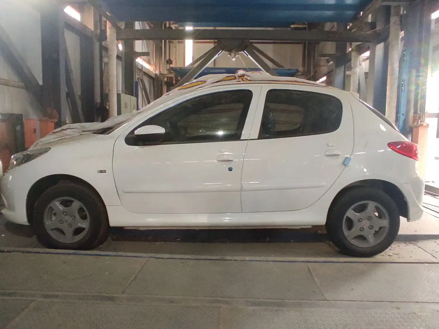 پژو 207 اتوماتیک سقف شیشه ای، خشک، مدل بهمن 403|خودرو سواری و وانت|کرج, عظیمیه|دیوار