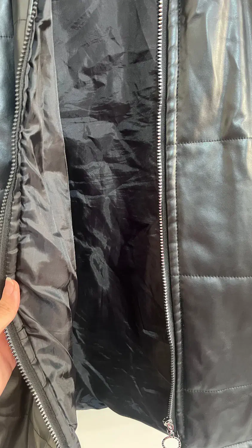 کاپشن (پافر)|لباس|میانه, |دیوار