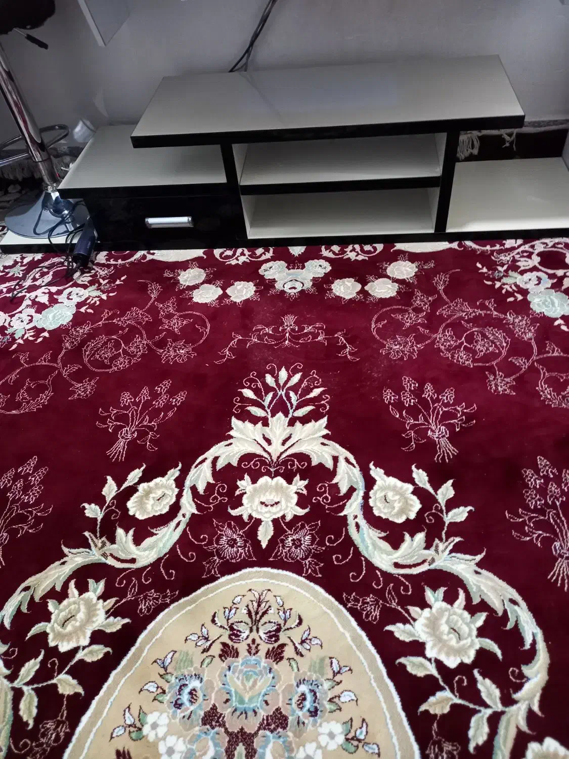 یک عدد میز تی وی و یک عدد میز عسلی جلو مبلی|مبلمان خانگی و میز عسلی|بندرعباس, |دیوار