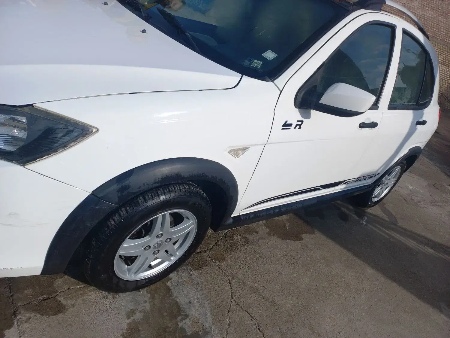 کوئیک r سفید مشکی رینگ آلومینیومی|خودرو سواری و وانت|بوکان, |دیوار