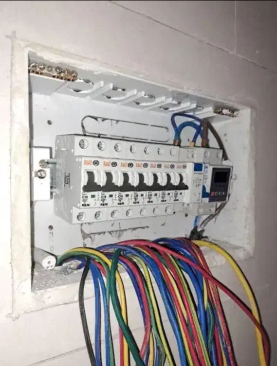 برق ساختمان و نصب آبگرمکن پنجره سرامیک|خدمات پیشه و مهارت|میناب, |دیوار