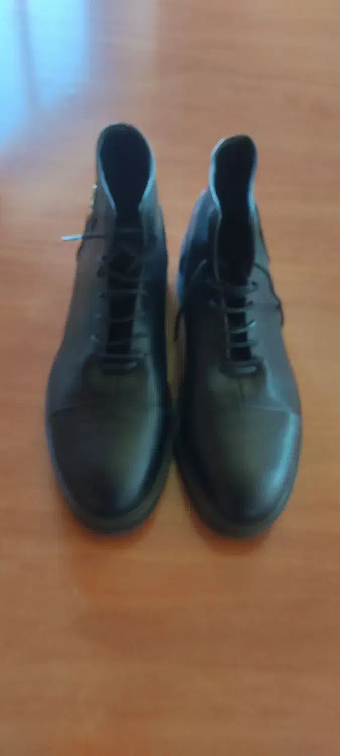 کفش|کیف، کفش، کمربند|سلماس, |دیوار